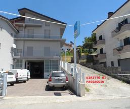 Complesso immobiliare a destinazione commerciale e civile abitazione - Guardia Sanframondi (BN) in Vendita